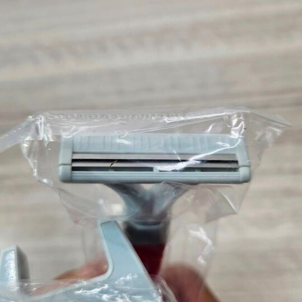 Infinity Men's Premium Twin-Blade Razor - Picture 8 of 9
